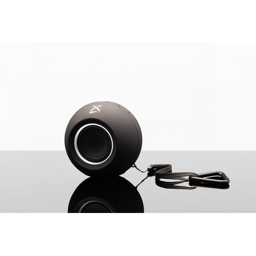 6-s42-speaker-enceinte-rond-waterproof-lifestyle.zoom-id616-sept25.jpg