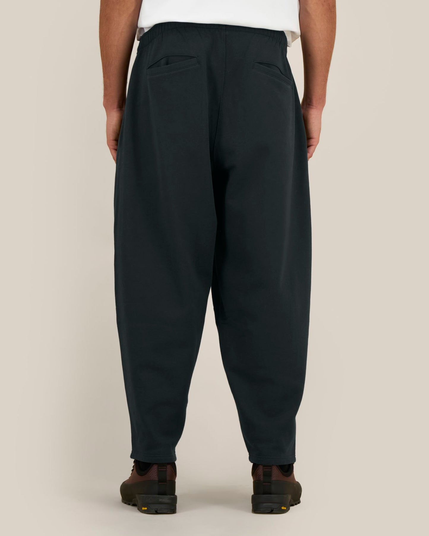 Black - C002