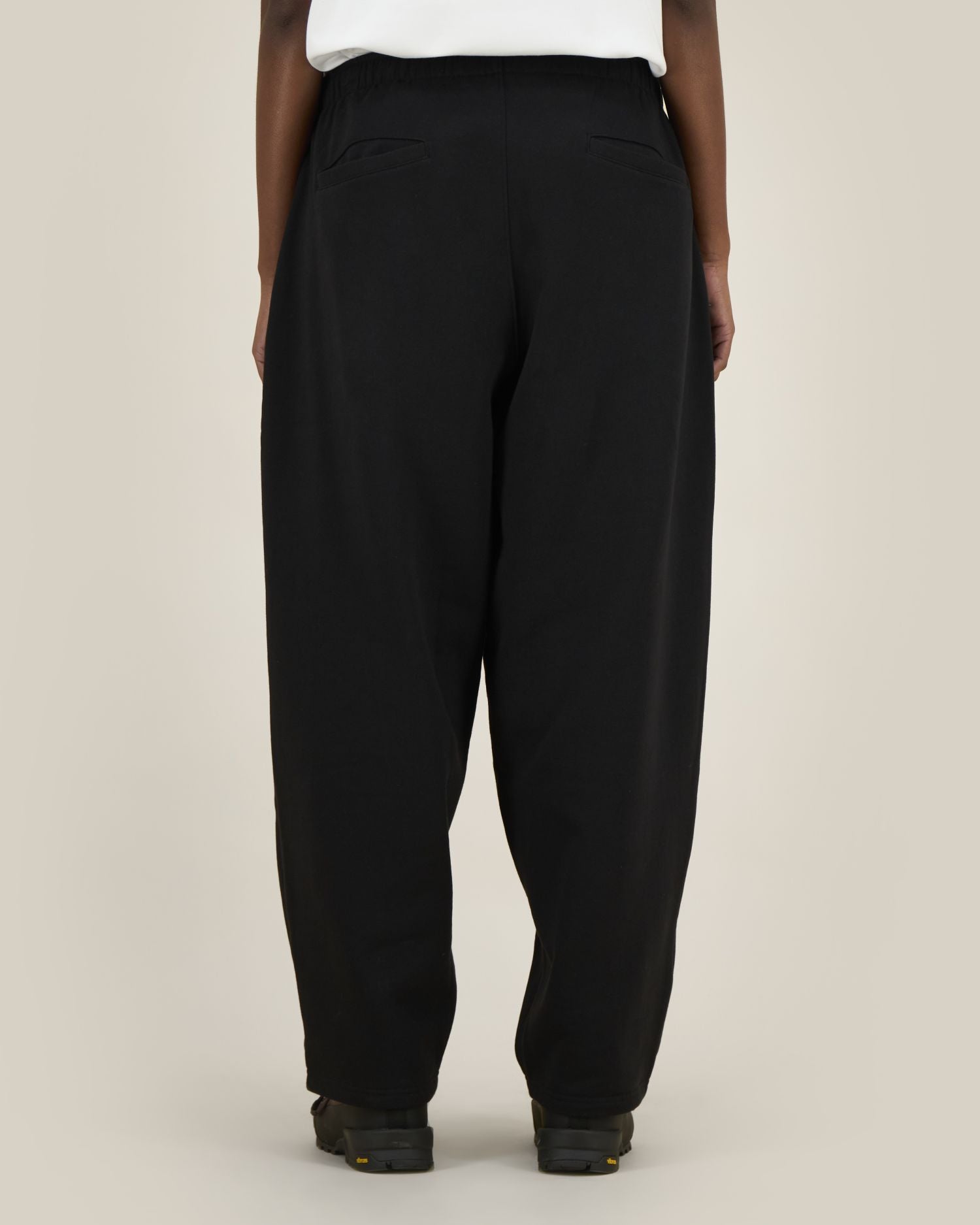 Black - C002
