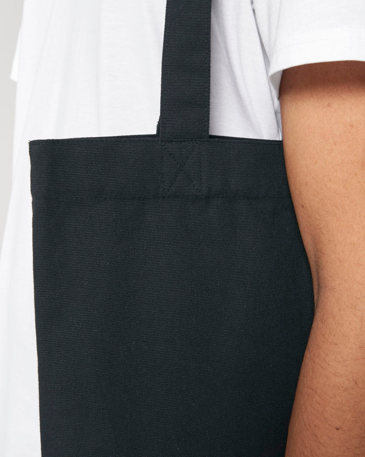 Black - C002
