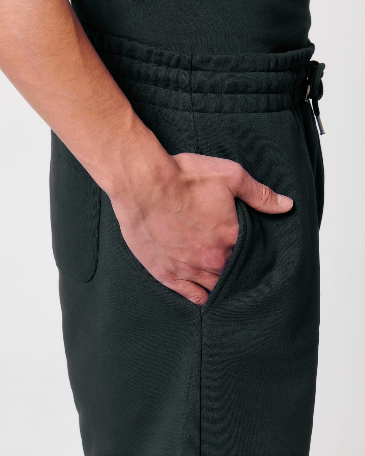 Black - C002