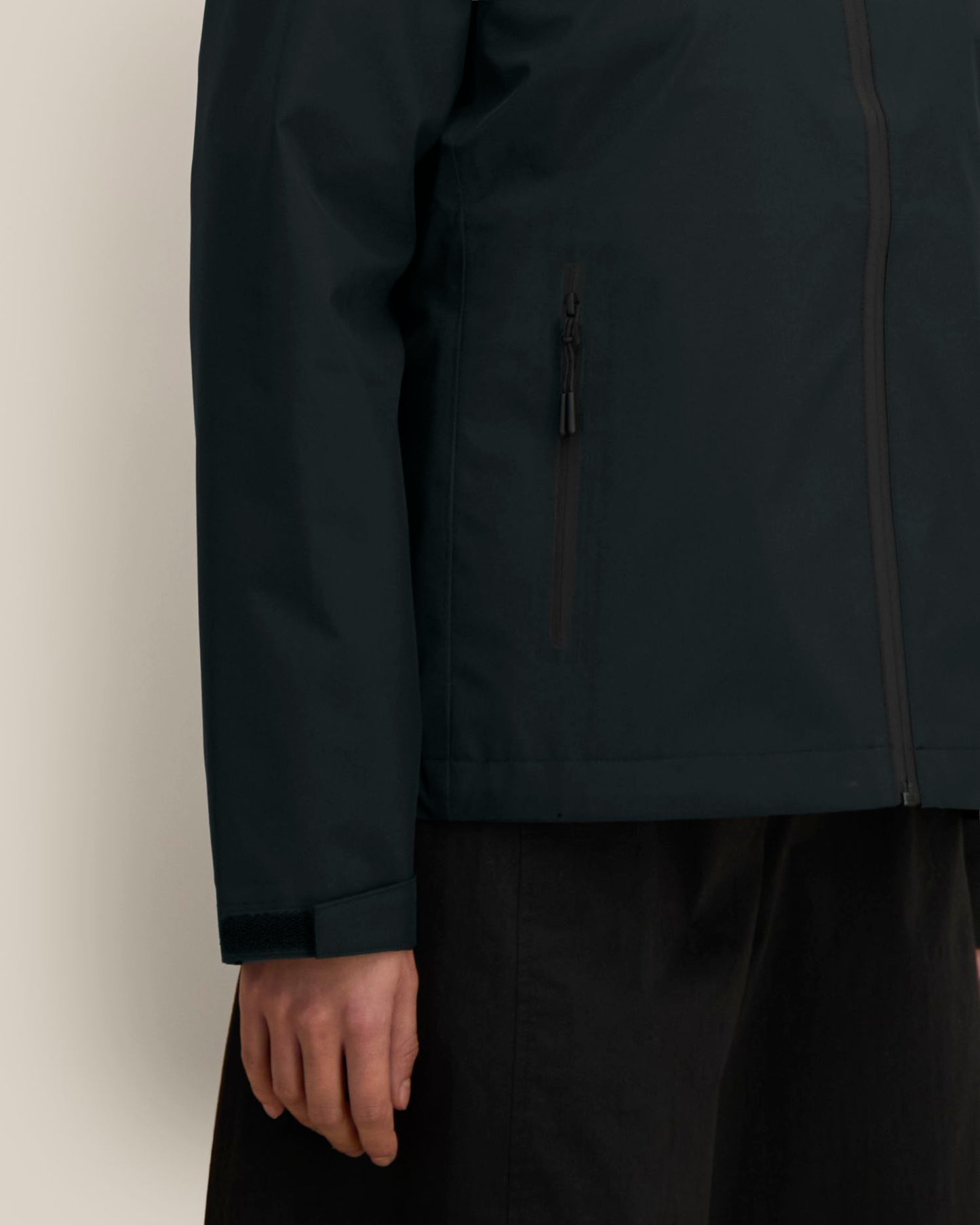 Black - C002
