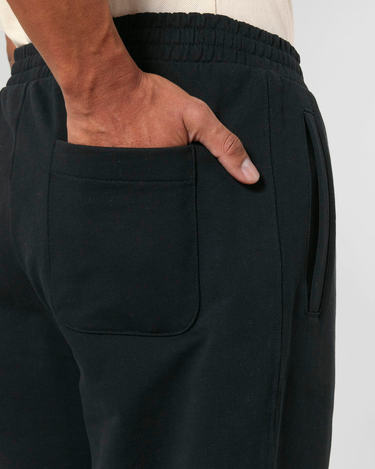 Black - C002