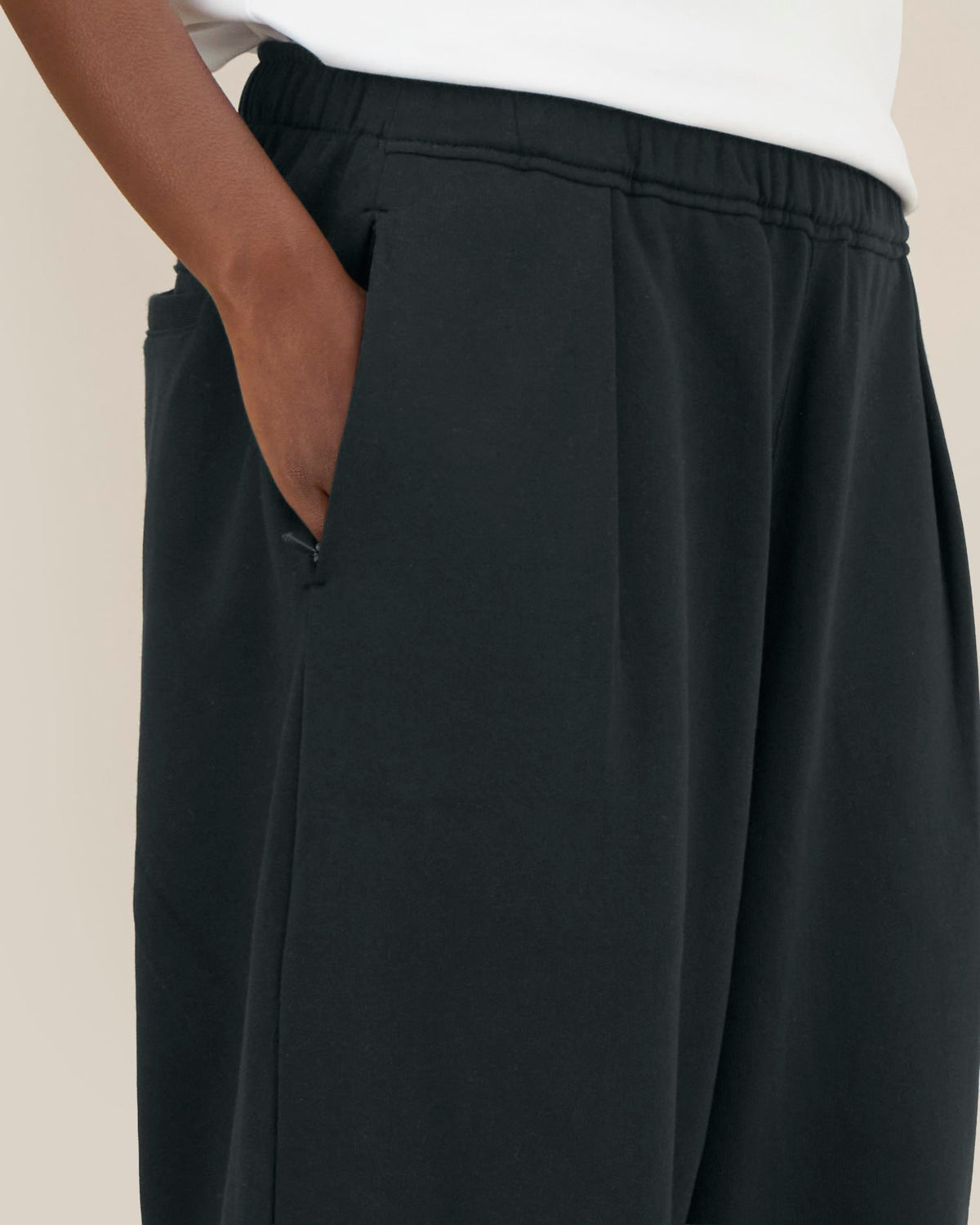 Black - C002