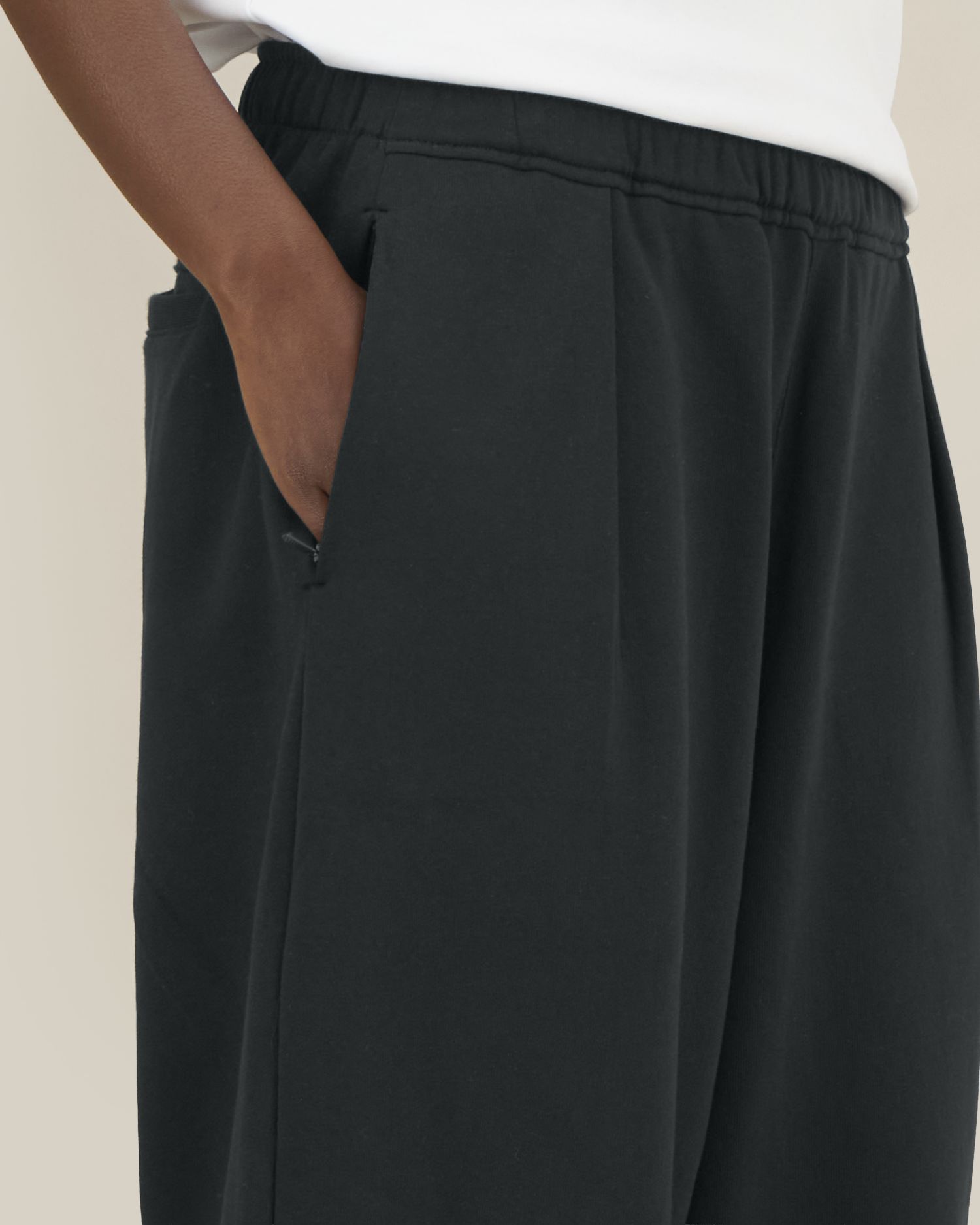 Black - C002