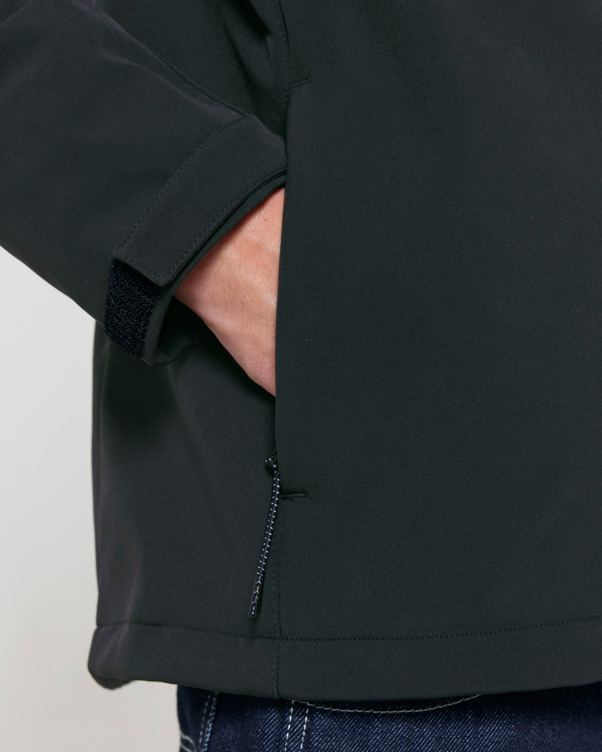 Black - C002
