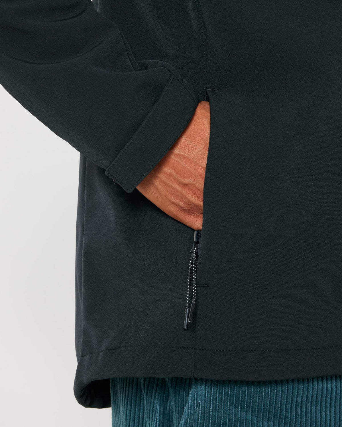 Black - C002
