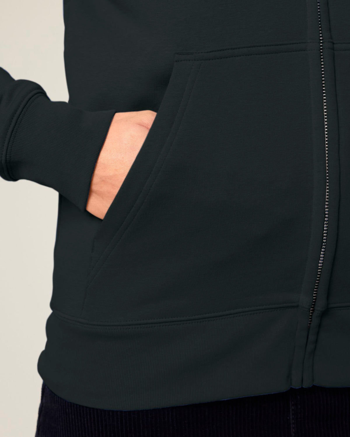 Black - C002