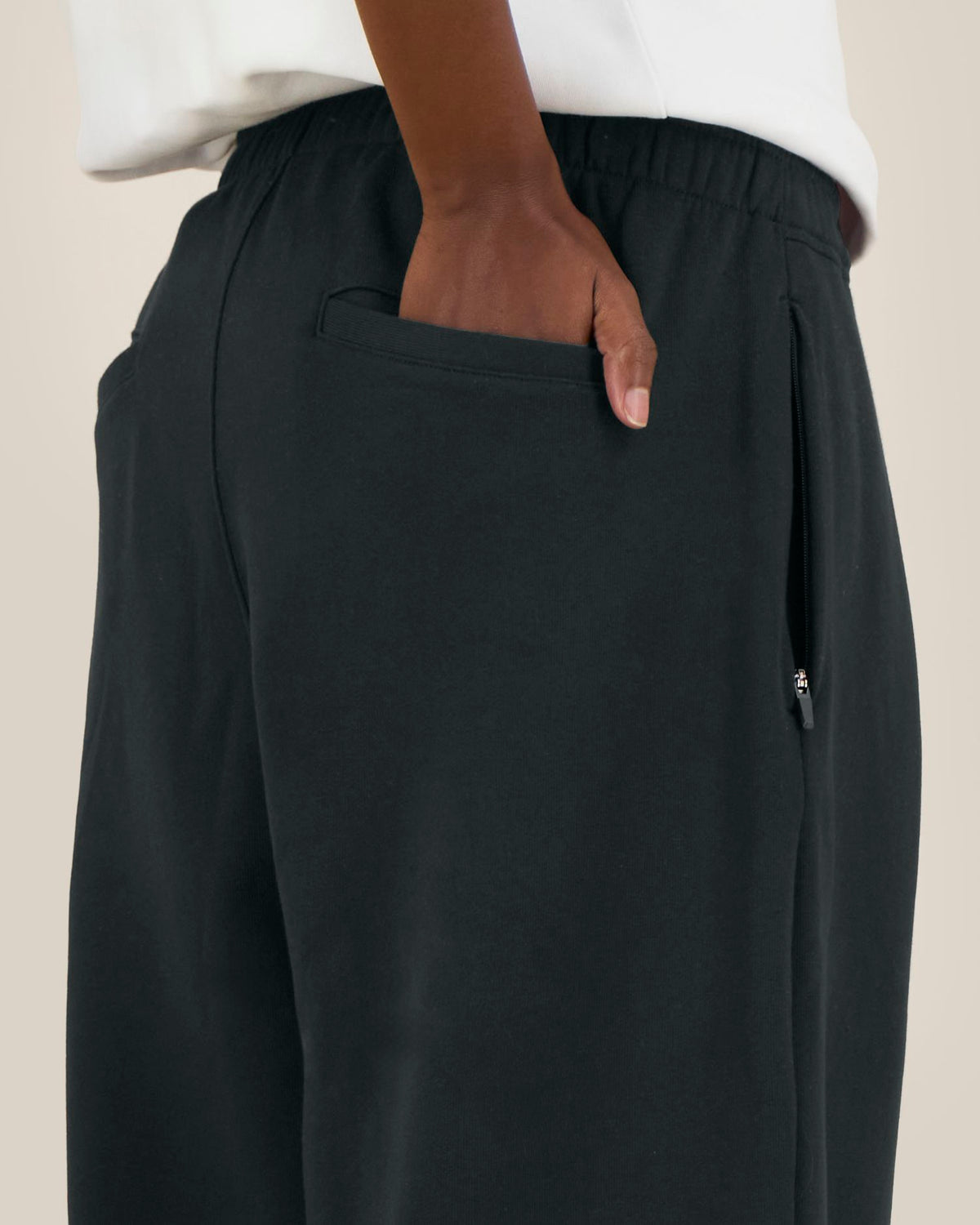 Black - C002