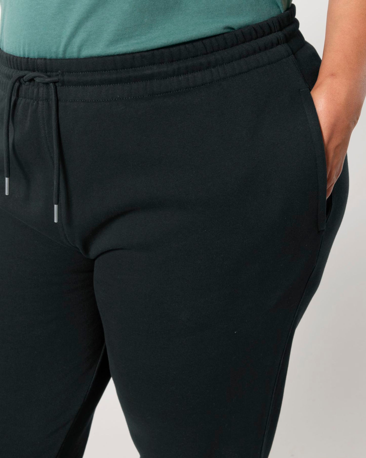 Black - C002