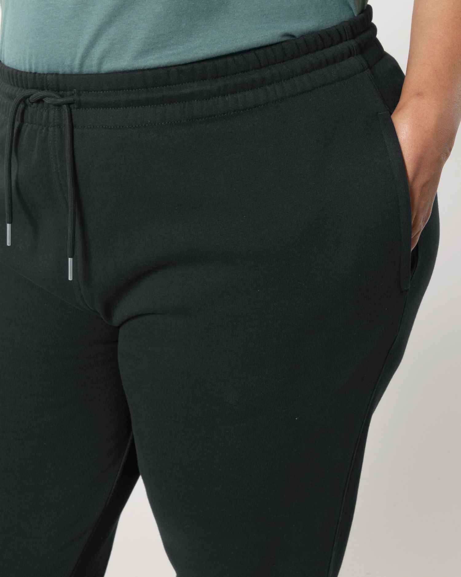 Black - C002