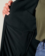 Black - C002