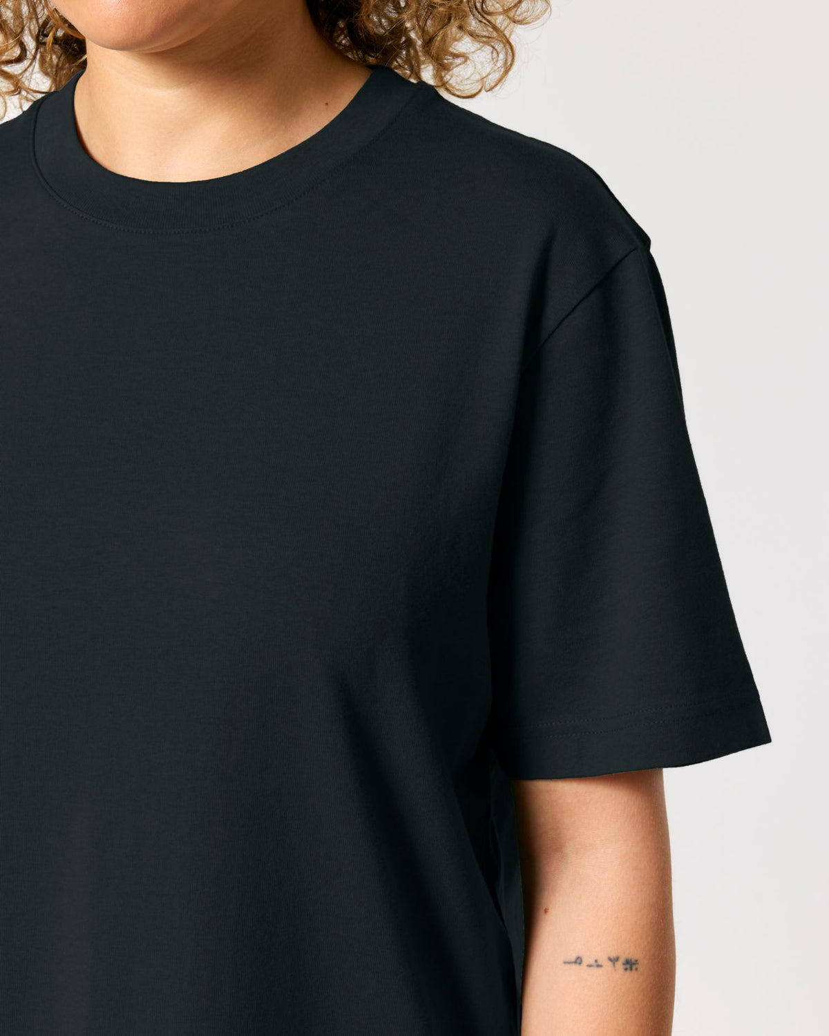 Black - C002