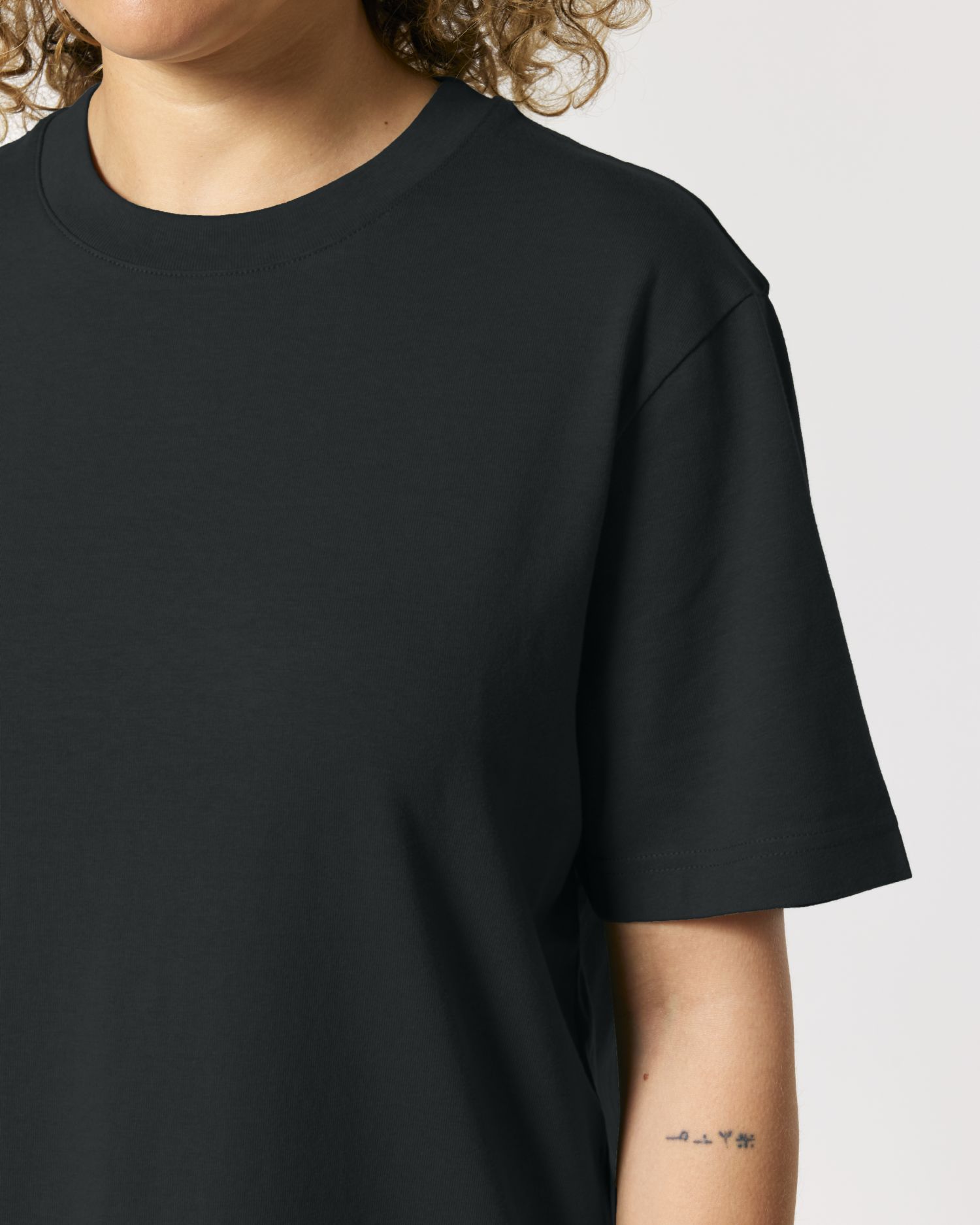 Black - C002