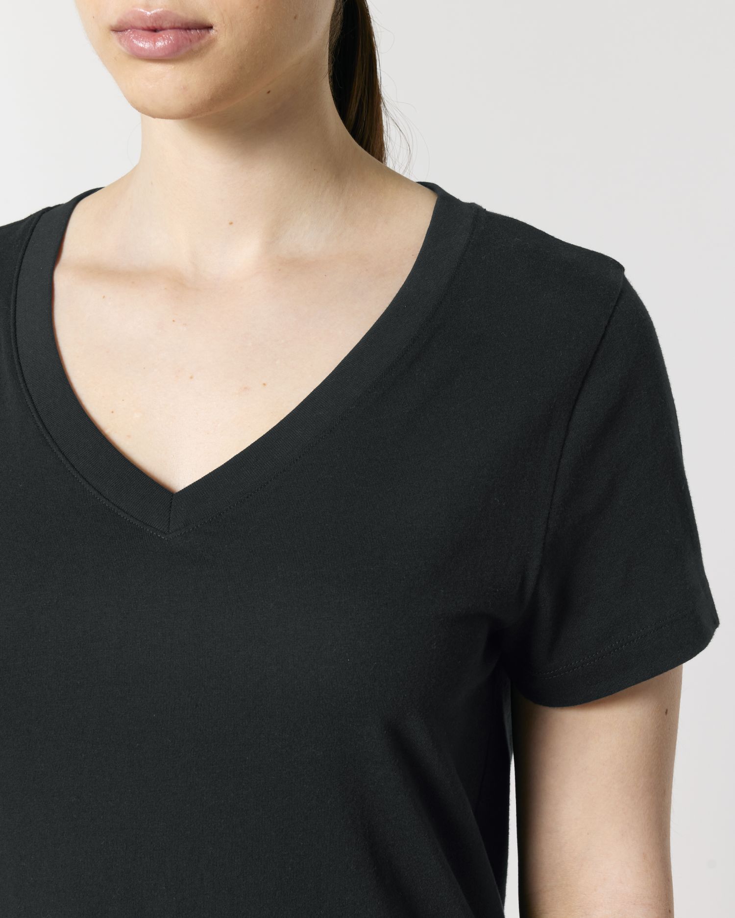 Black - C002