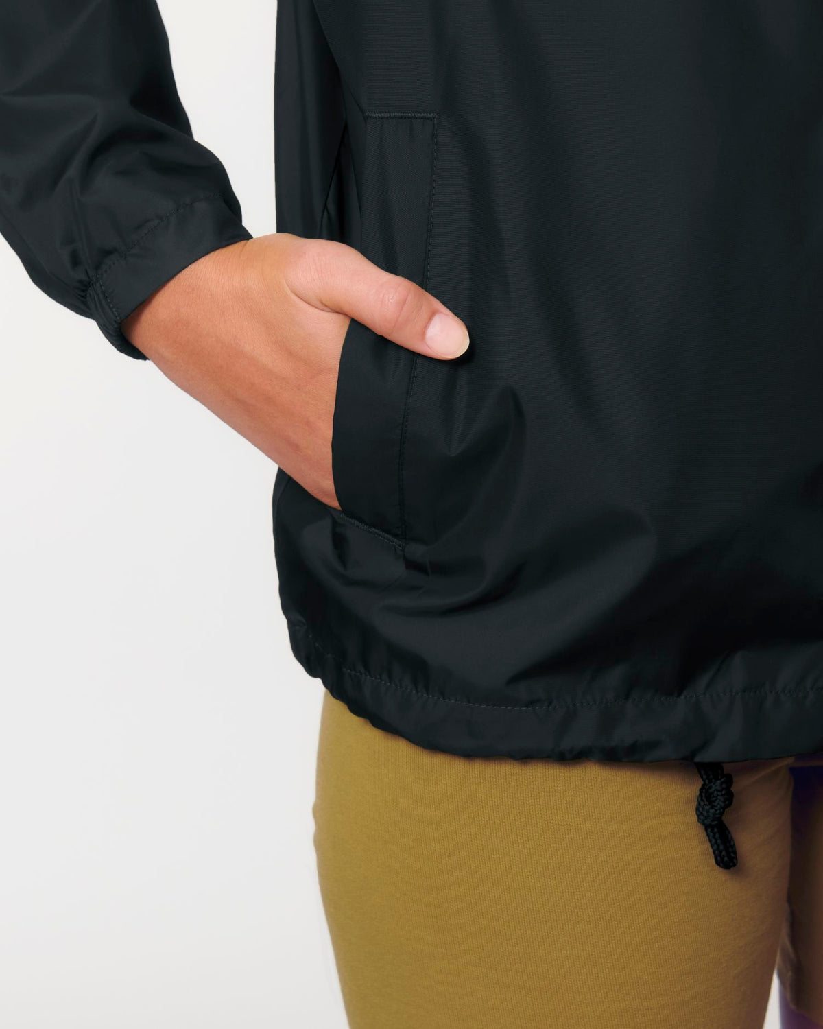 Black - C002