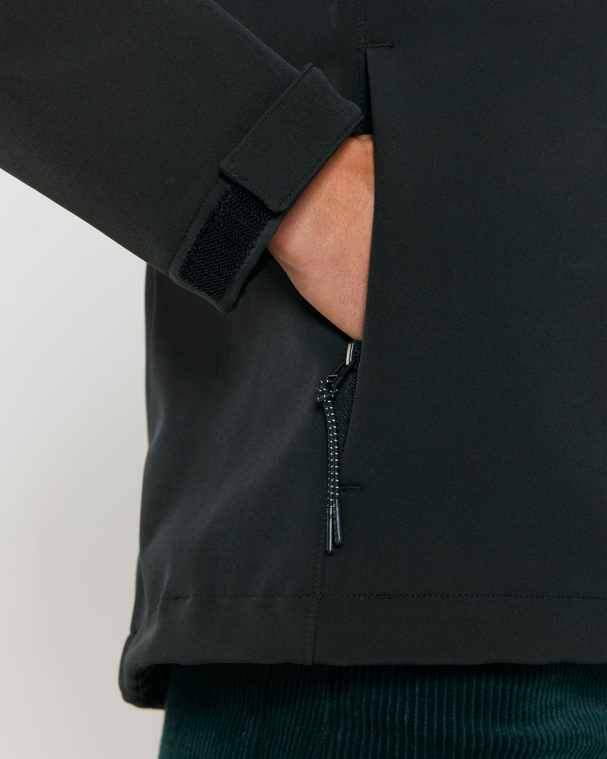 Black - C002