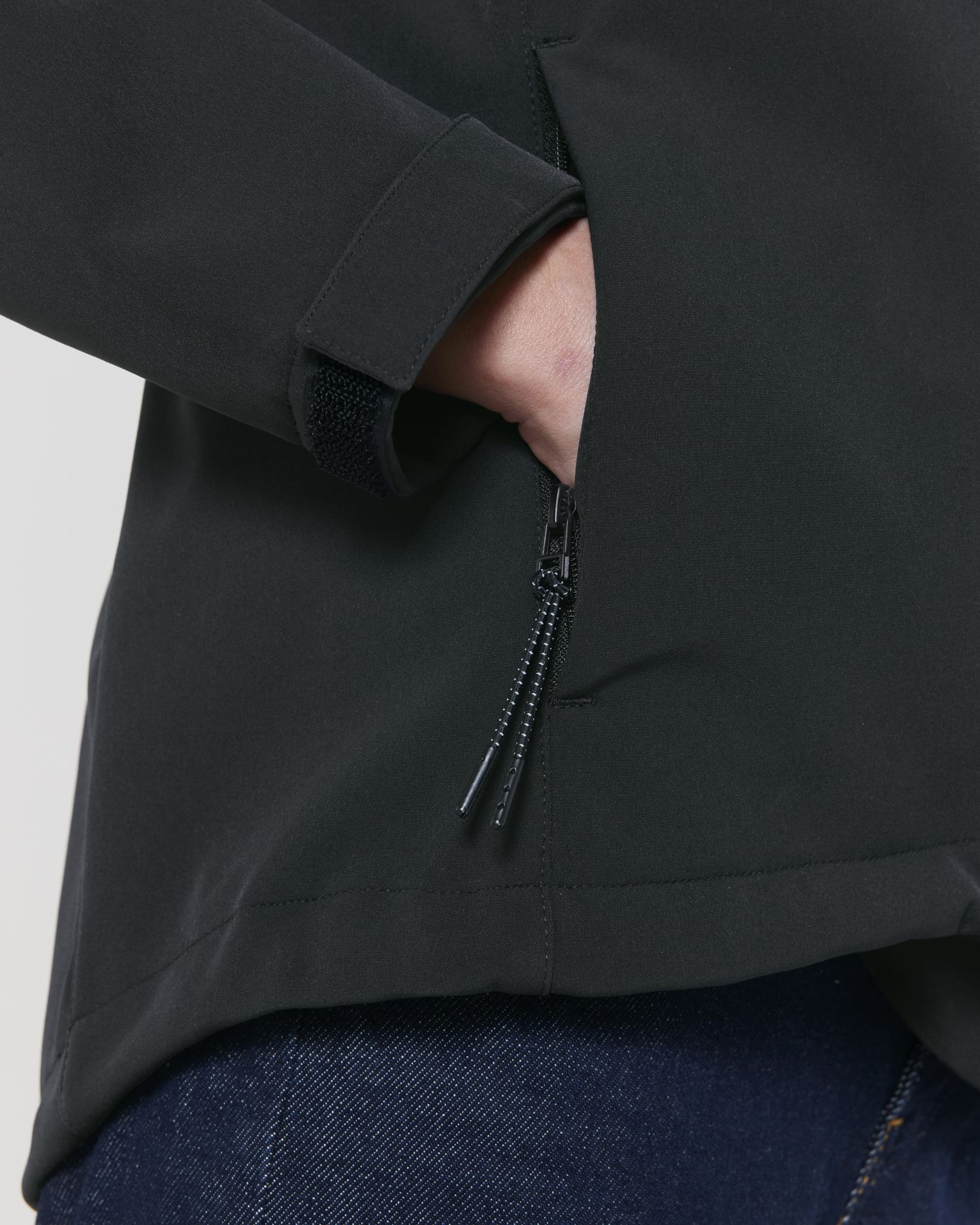 Black - C002