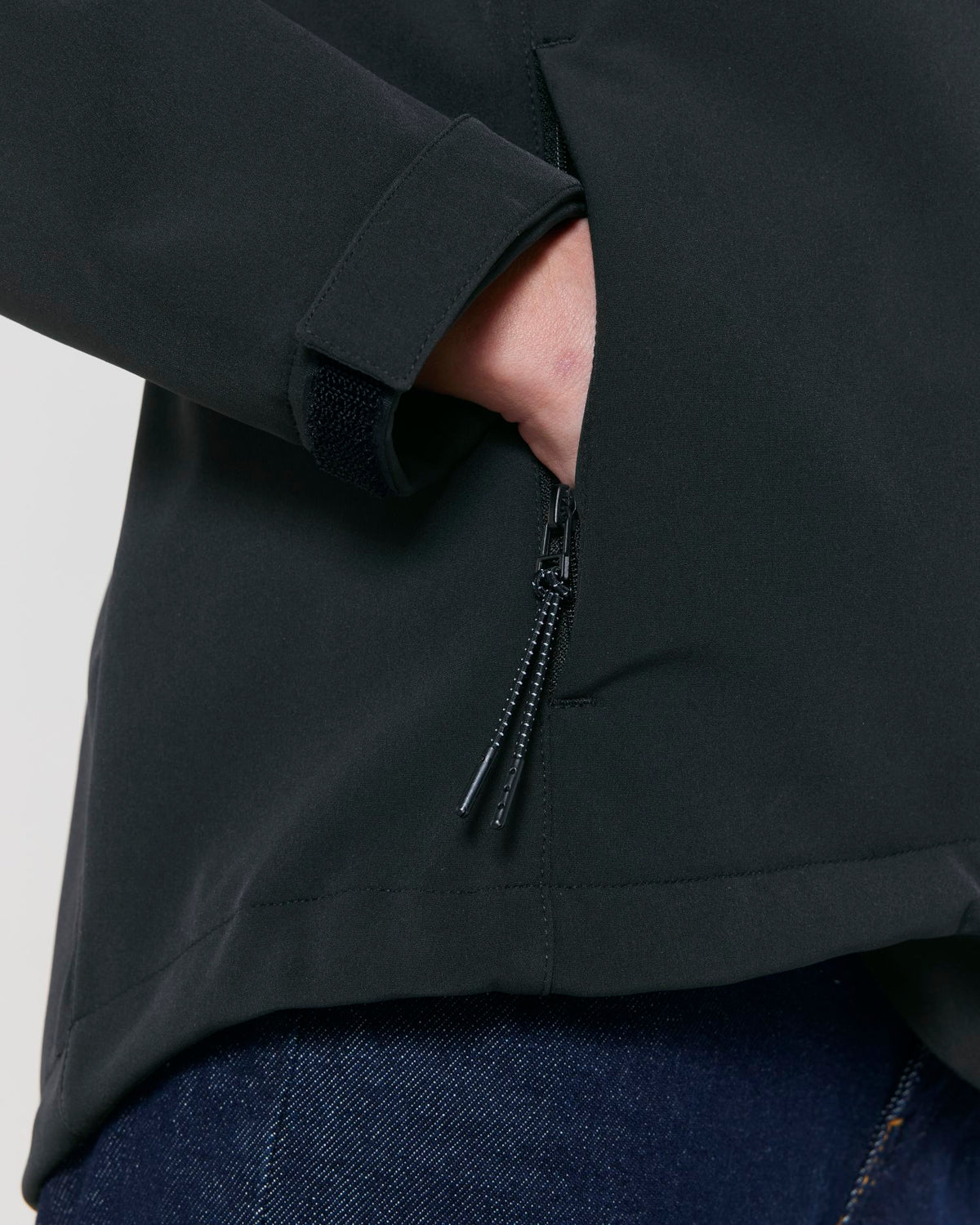 Black - C002