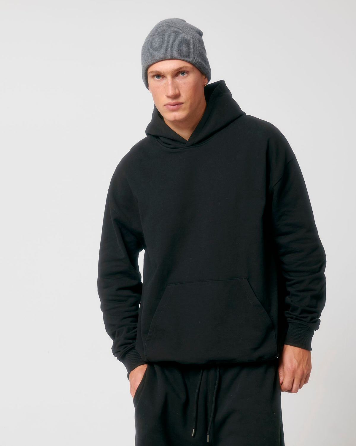 Black - C002