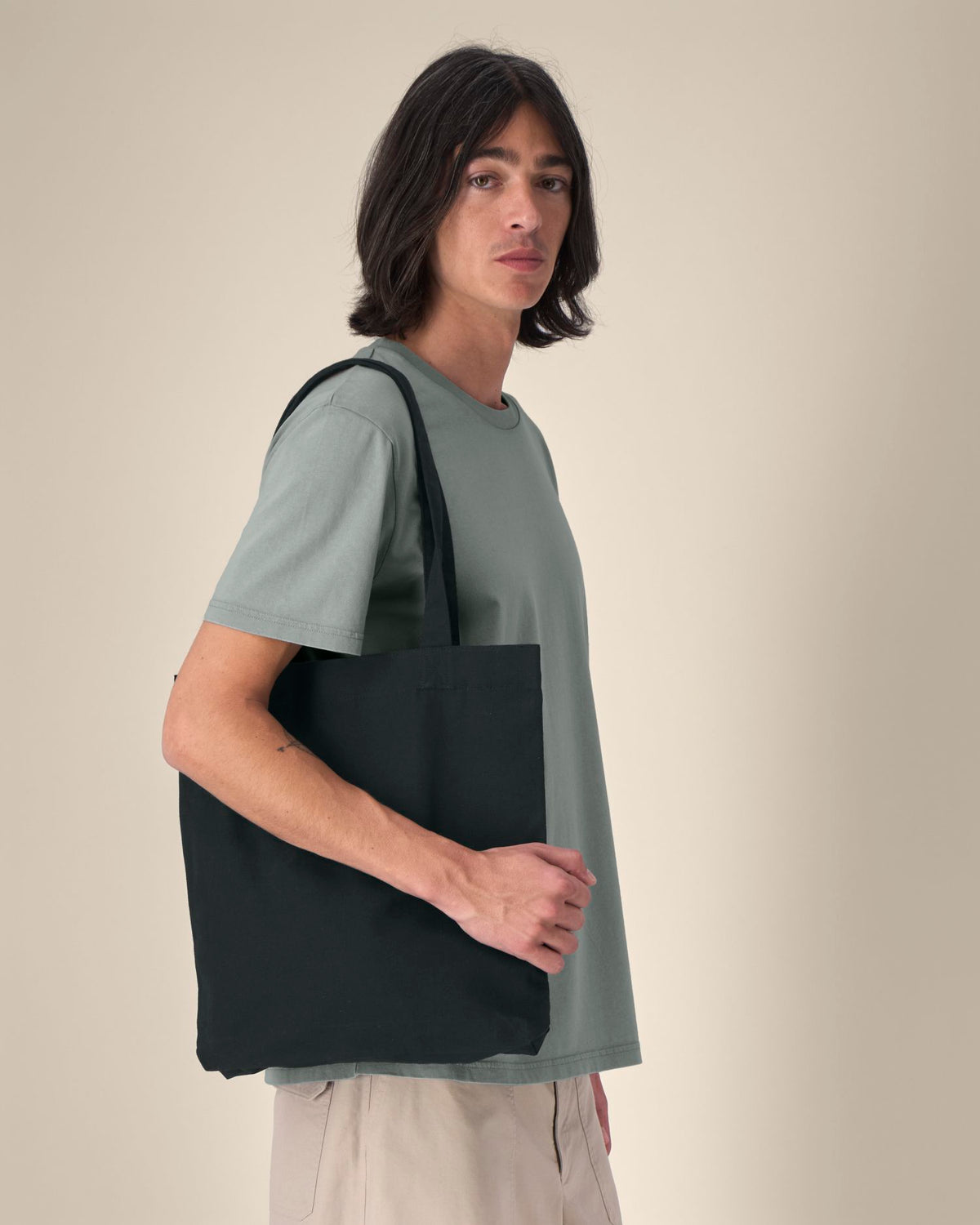 Black - C002