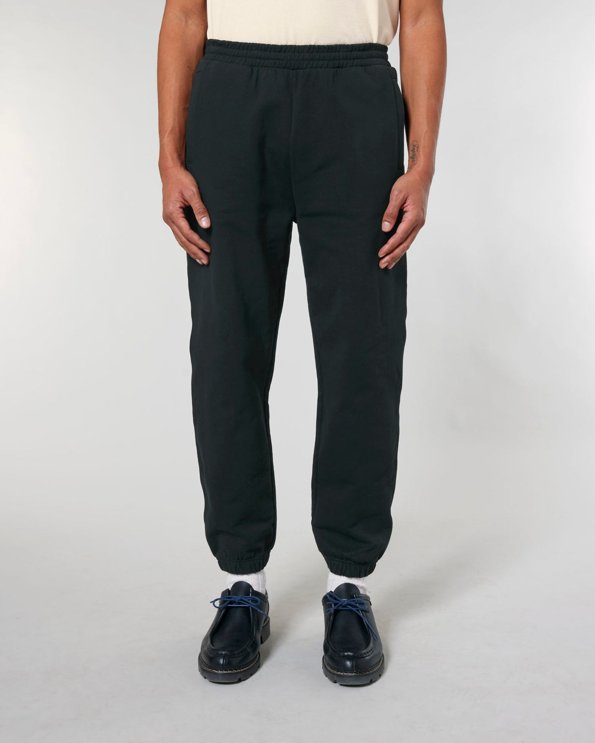 Black - C002