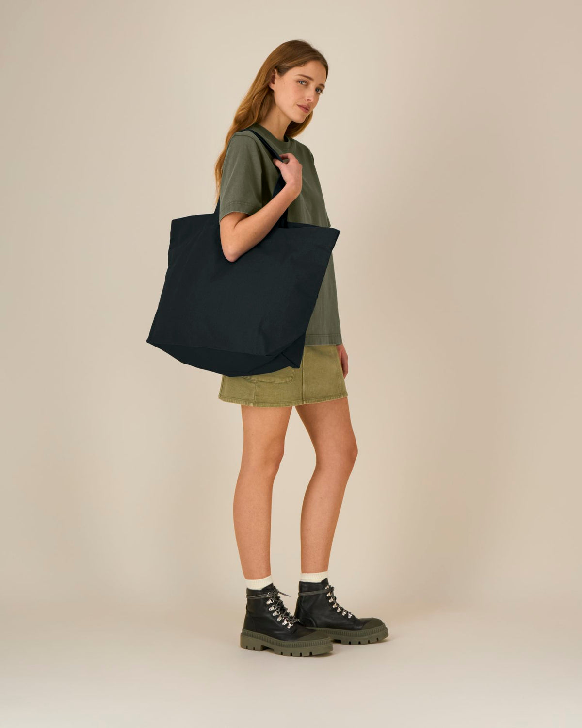 Black - C002