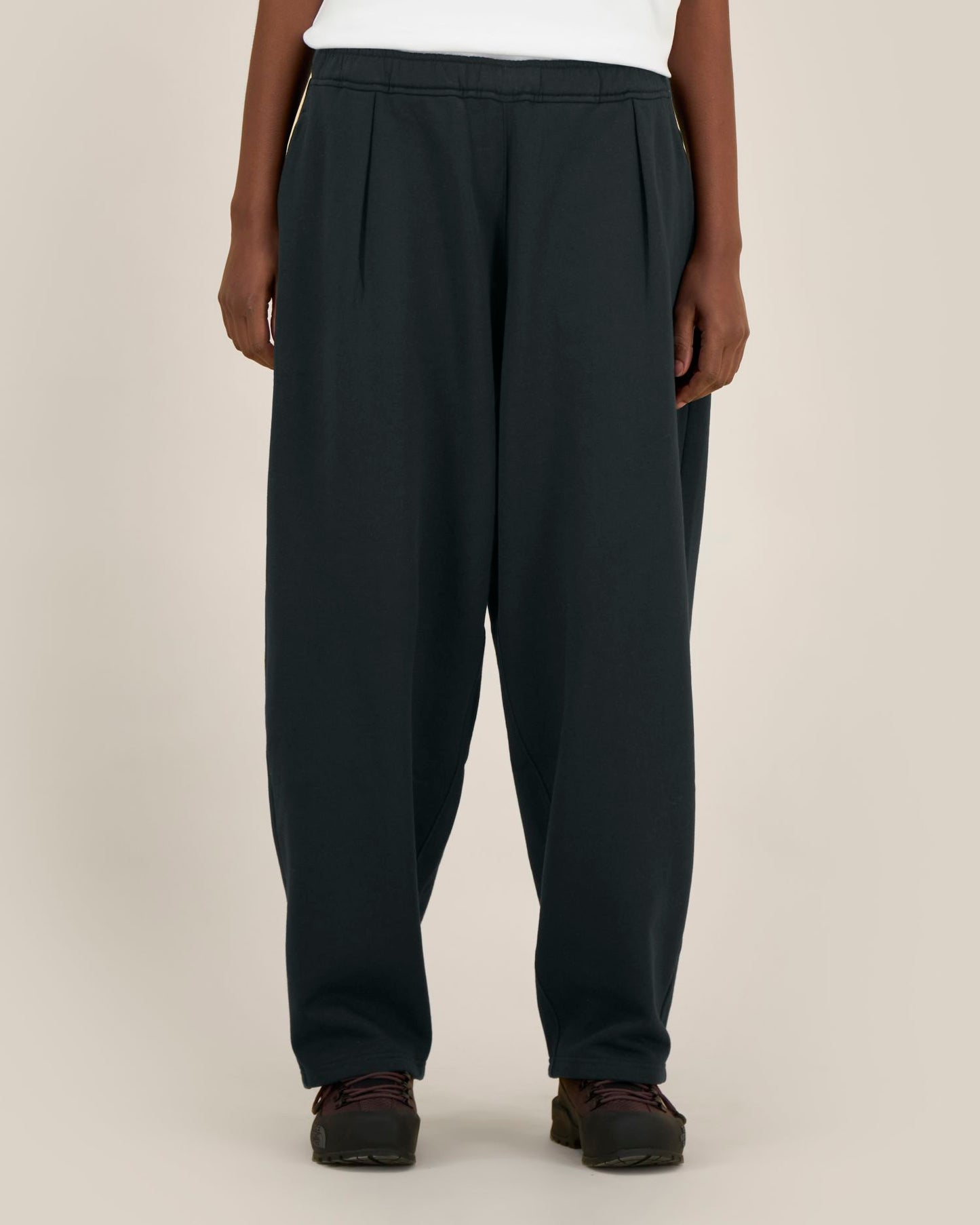 Black - C002