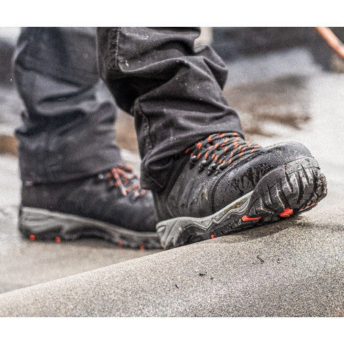 hk707_lifestyle_3e2fb2a8_ibx_2026.jpg