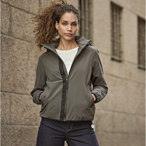 tj9605_lifestyle_88f47ab2_ibx_2026.jpg